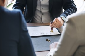 极速借钱24小时人工,深度细说十款30天担保费必下口子2024