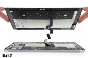 得1分！iFixit拆解微软Surface Go：端口多电池小