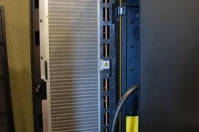 风冷力不从心 水冷门取代精密空调