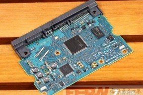 日立7K4000 4TB硬盘拆解